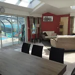בית נופש Grande Maison Familiale Avec Piscine Couverte Chauffee A 15 Min Du Centre De Nantes *