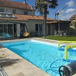 בית נופש Grande Maison Familiale Avec Piscine Couverte Chauffee A 15 Min Du Centre De Nantes