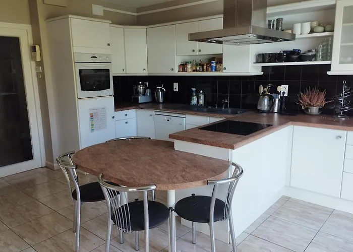 Grande Maison Familiale Avec Piscine Couverte Chauffee A 15 Min Du Centre De Nantes