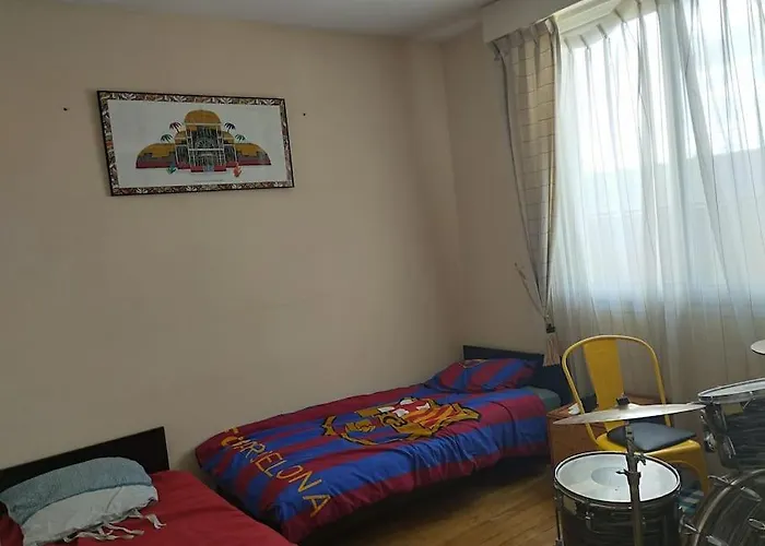 Grande Maison Familiale Avec Piscine Couverte Chauffee A 15 Min Du Centre De Nantes بيت للعطل فيرتو