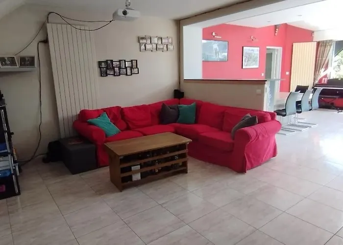 بيت للعطل Grande Maison Familiale Avec Piscine Couverte Chauffee A 15 Min Du Centre De Nantes فيرتو