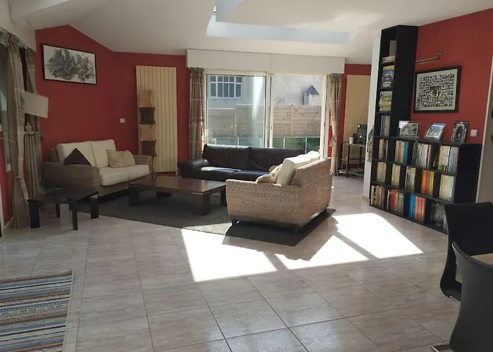 بيت للعطل Grande Maison Familiale Avec Piscine Couverte Chauffee A 15 Min Du Centre De Nantes