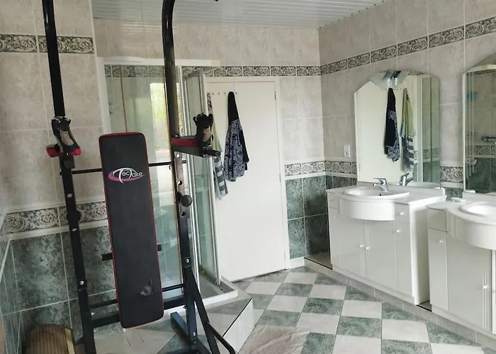 بيت للعطل Grande Maison Familiale Avec Piscine Couverte Chauffee A 15 Min Du Centre De Nantes فيرتو