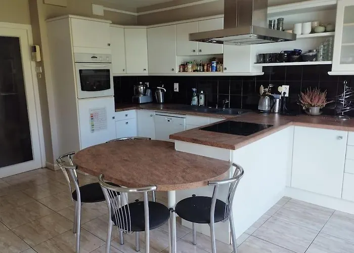 Grande Maison Familiale Avec Piscine Couverte Chauffee A 15 Min Du Centre De Nantes