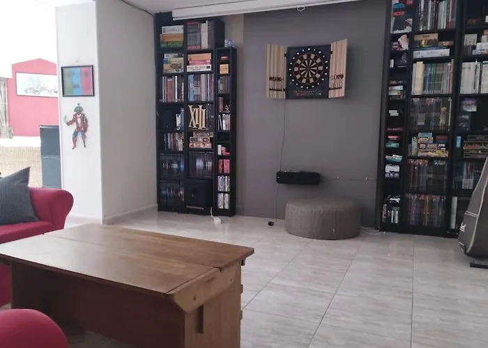 Grande Maison Familiale Avec Piscine Couverte Chauffee A 15 Min Du Centre De Nantes بيت للعطل فيرتو